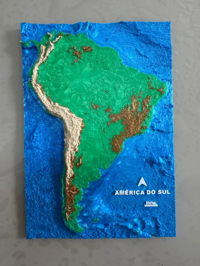 Mapa Topográfico - América do Sul 23x16