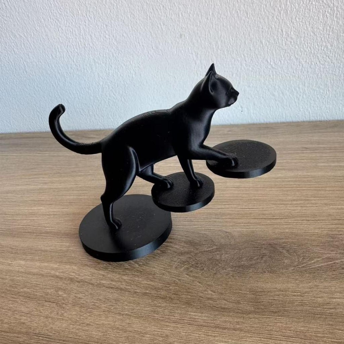 Escultura de Gato Equilibrado – Decoração Elegante e Criativa - Imagem 2