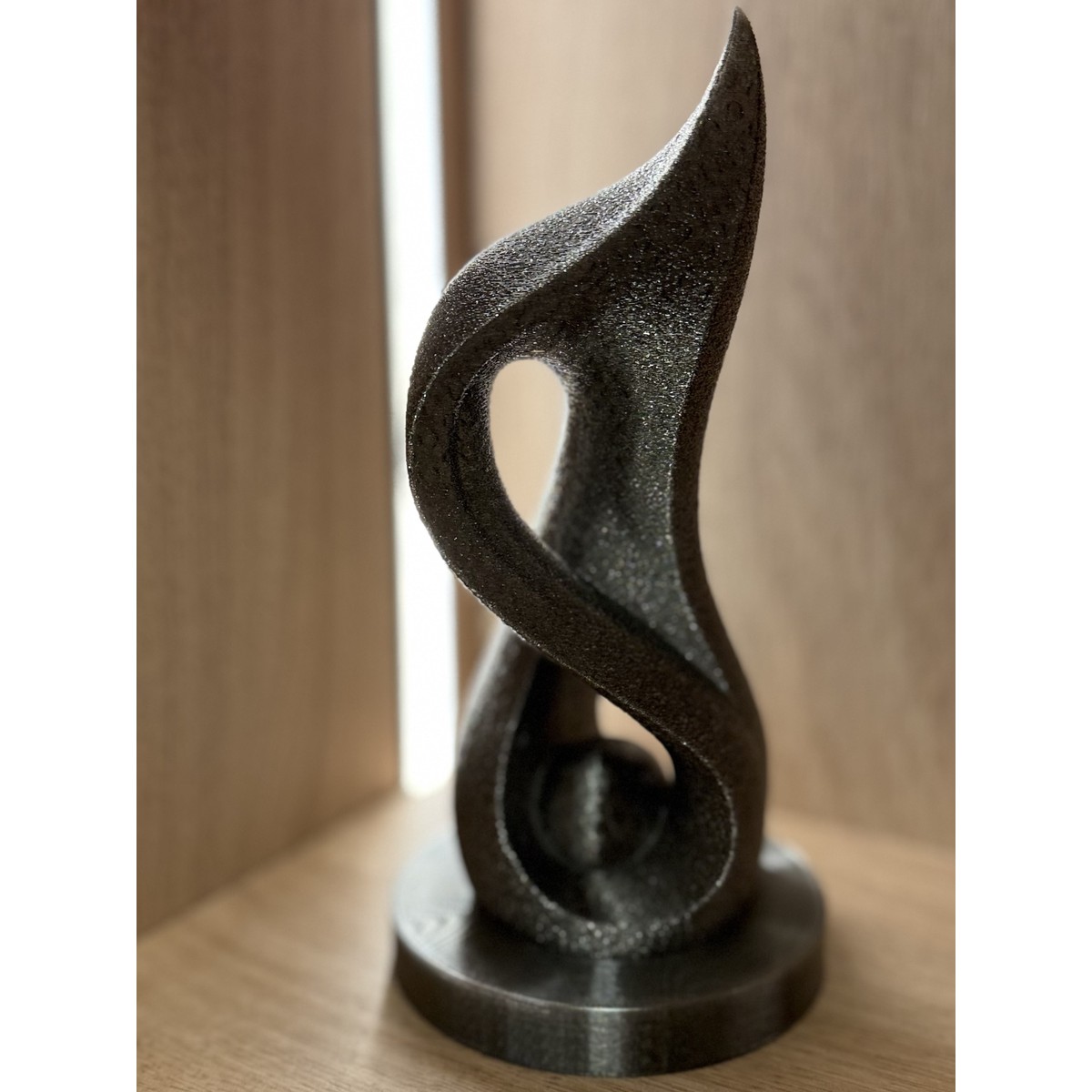 Escultura Fluxo Infinito - Design Fluido e Elegante para Ambientes Sofisticados - Imagem 3