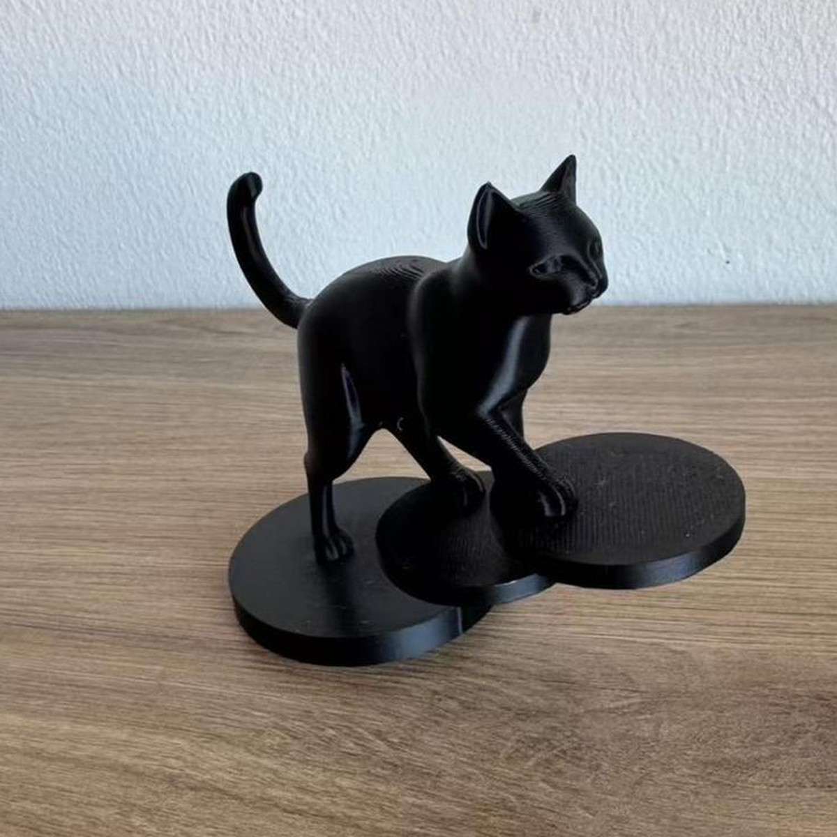 Escultura de Gato Equilibrado – Decoração Elegante e Criativa - Imagem 3