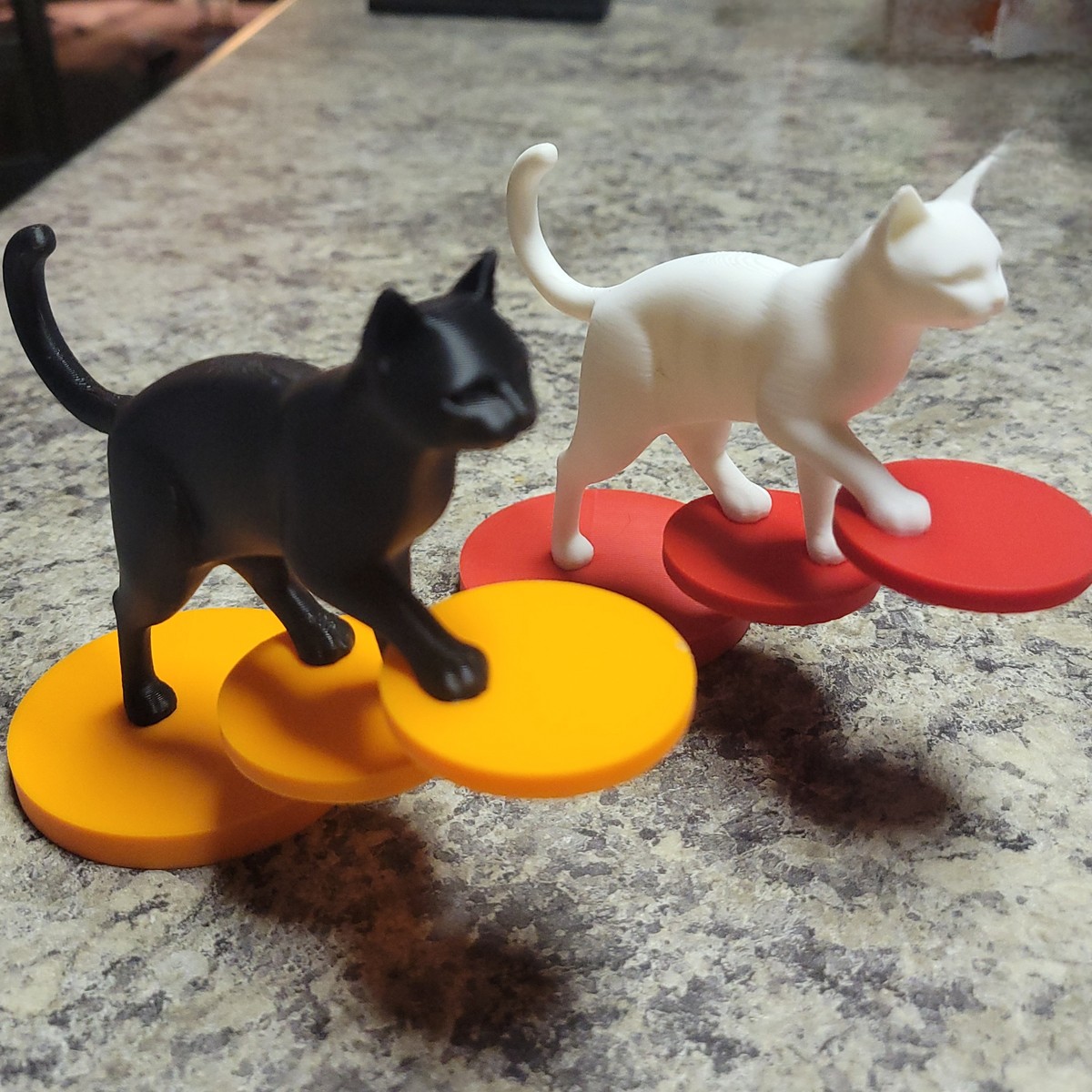 Escultura de Gato Equilibrado – Decoração Elegante e Criativa - Imagem 4