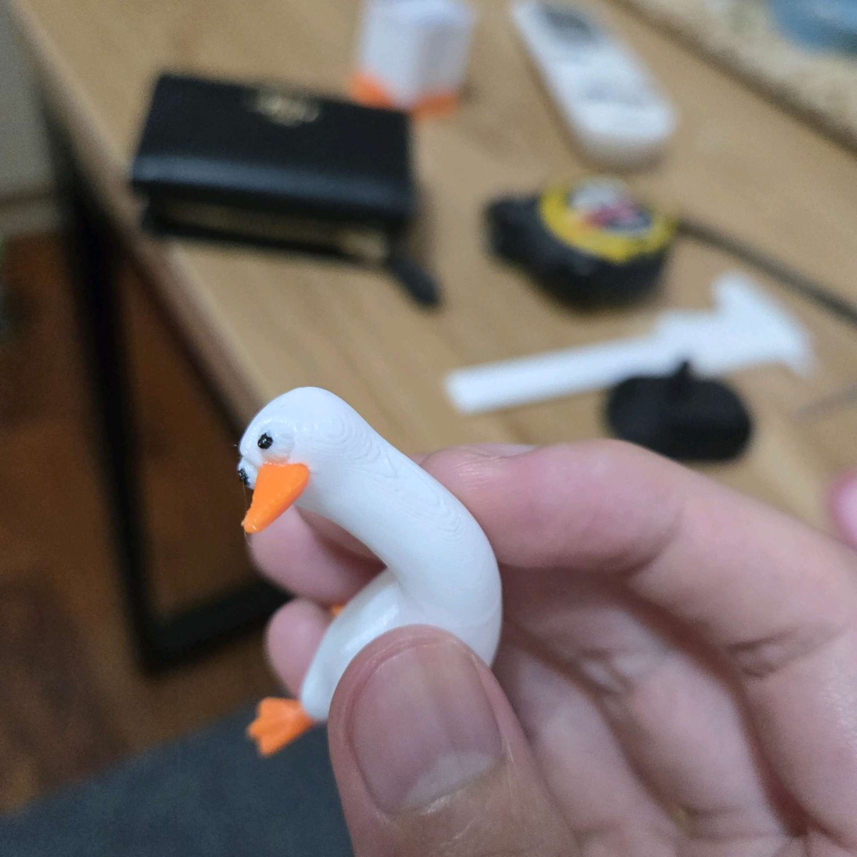 Ganso da Borda do Monitor - Um Companheiro Cheio de Charme - Imagem 4