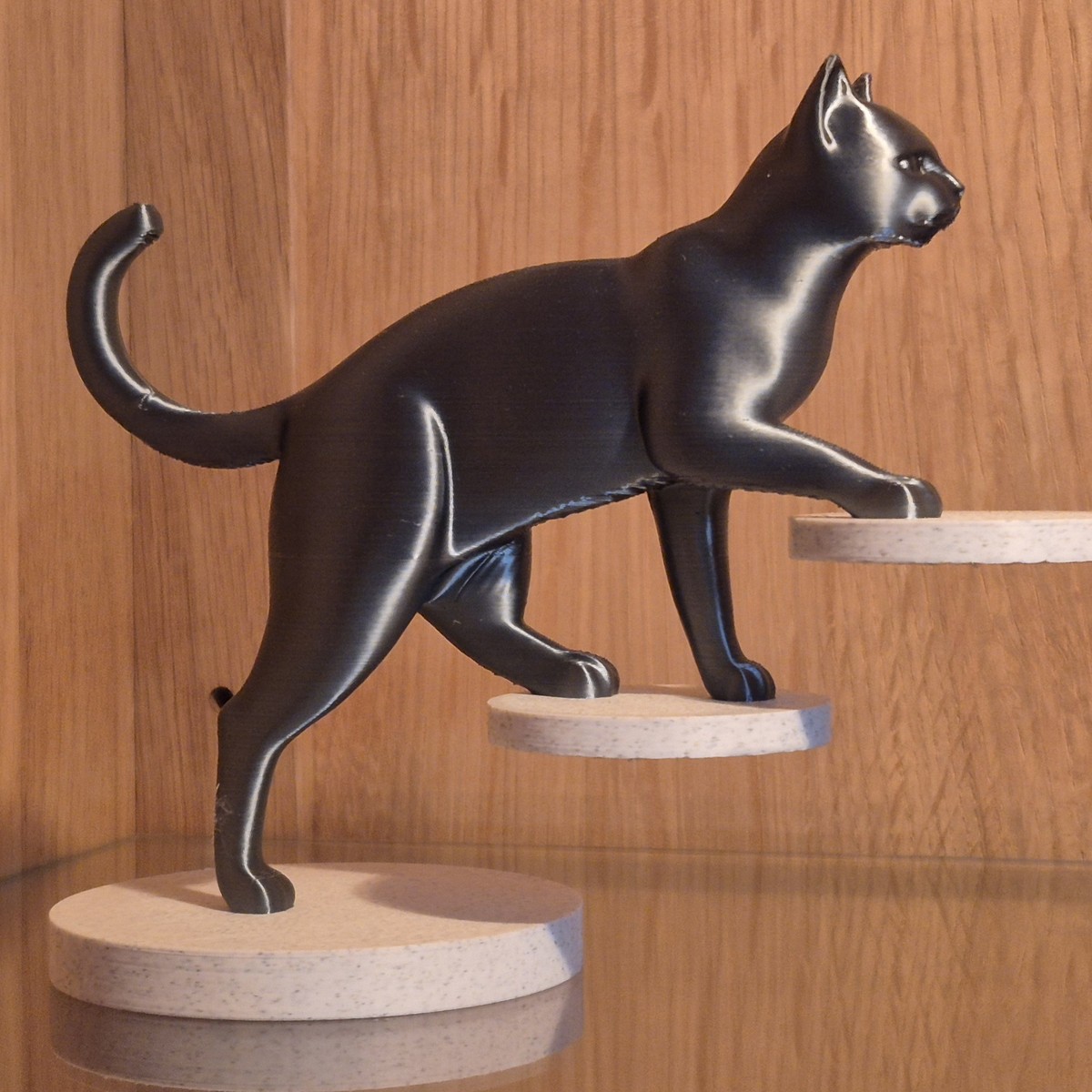 Escultura de Gato Equilibrado – Decoração Elegante e Criativa - Imagem 5